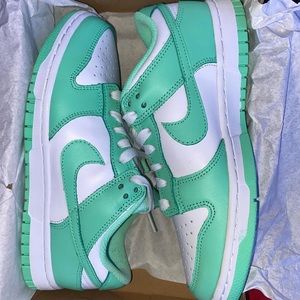 WMNS Nike Dunk Low